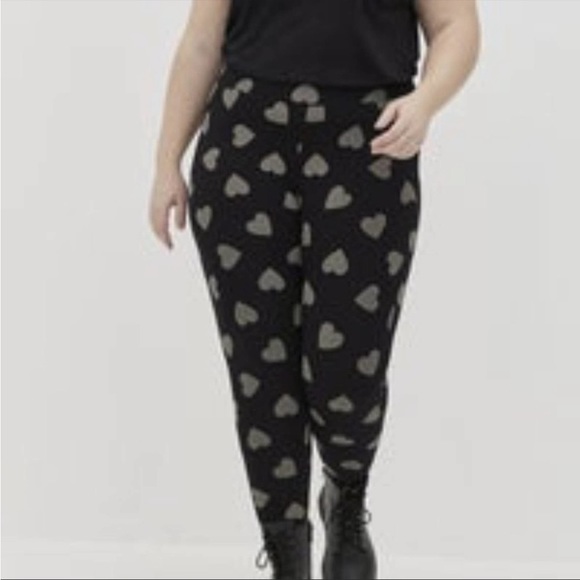 Never worn heart leggings. - Picture 1 of 2